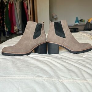 Size 10 brown heeled boot from Naturalizer